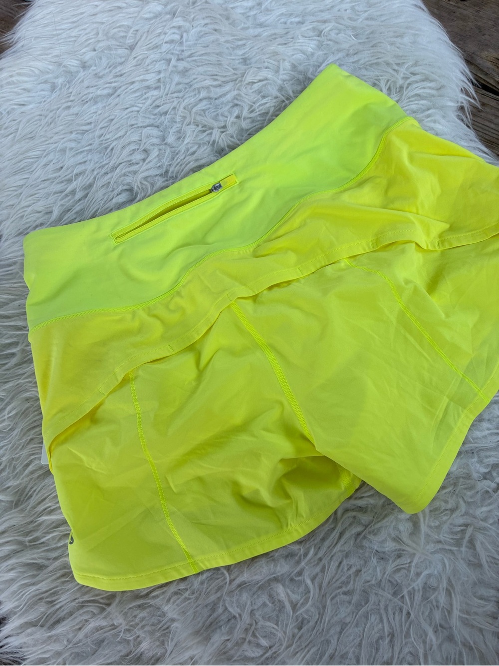 đșNWT LULULEMON speed shorts lined 4âđș - Picture 6 of 7